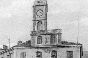 Condove - anno 1926 - la nuova torre civica con orologio sul palazzo comunale