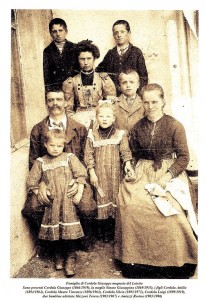 Famiglia Cordola Giuseppe (1866/1939) e Sinato Giuseppina (1869/1935) coi loro figli.