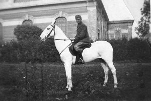 Carlo Bertolotti nel 1937 a Torino - Nizza Cavalleria II° squadrone