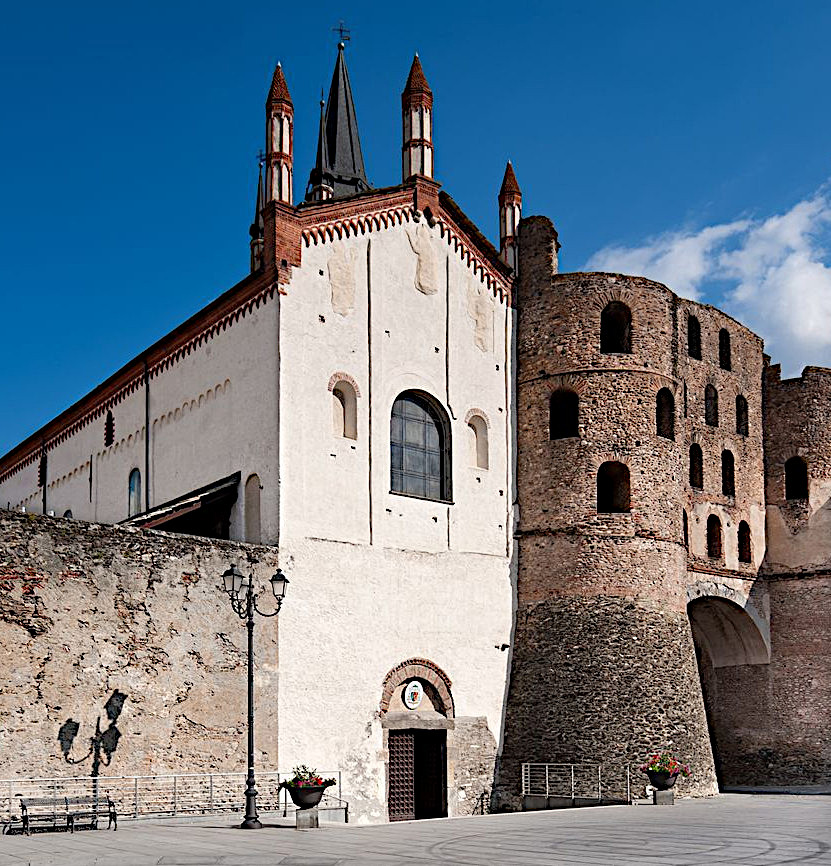 Susa Cattedrale San Giusto e Porta Savoia